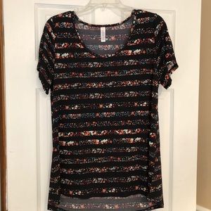 Large Lularoe Classic tee